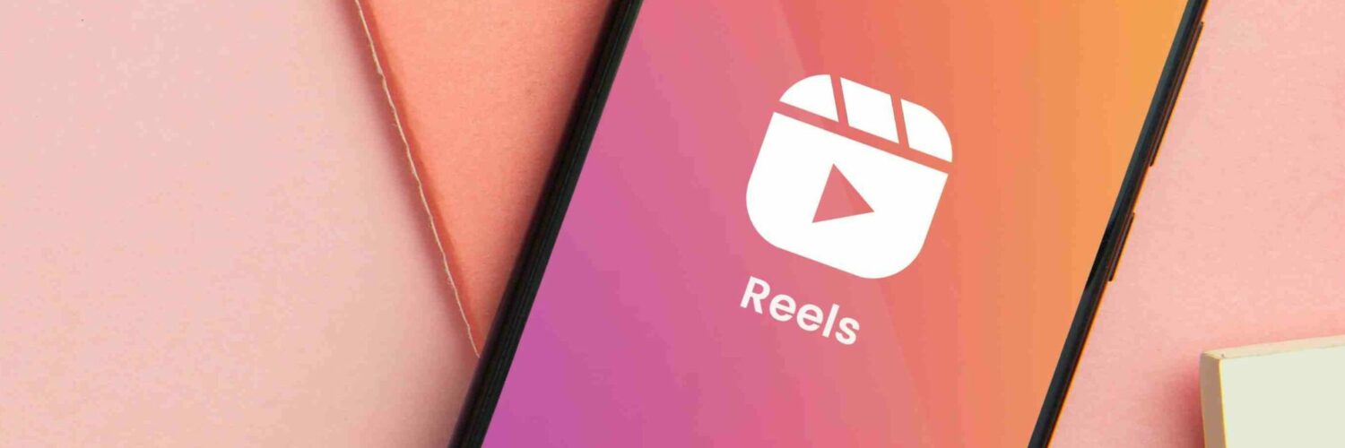 smartphone-vue-de-dessus-sur-le-bureau light