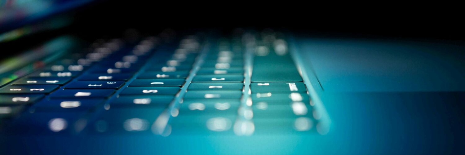 philipp-katzenberger-iIJrUoeRoCQ-unsplash light cropée